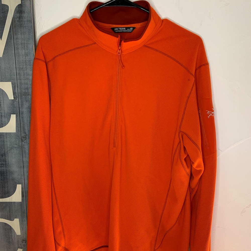 Men’s orange pullover Arc’teryx